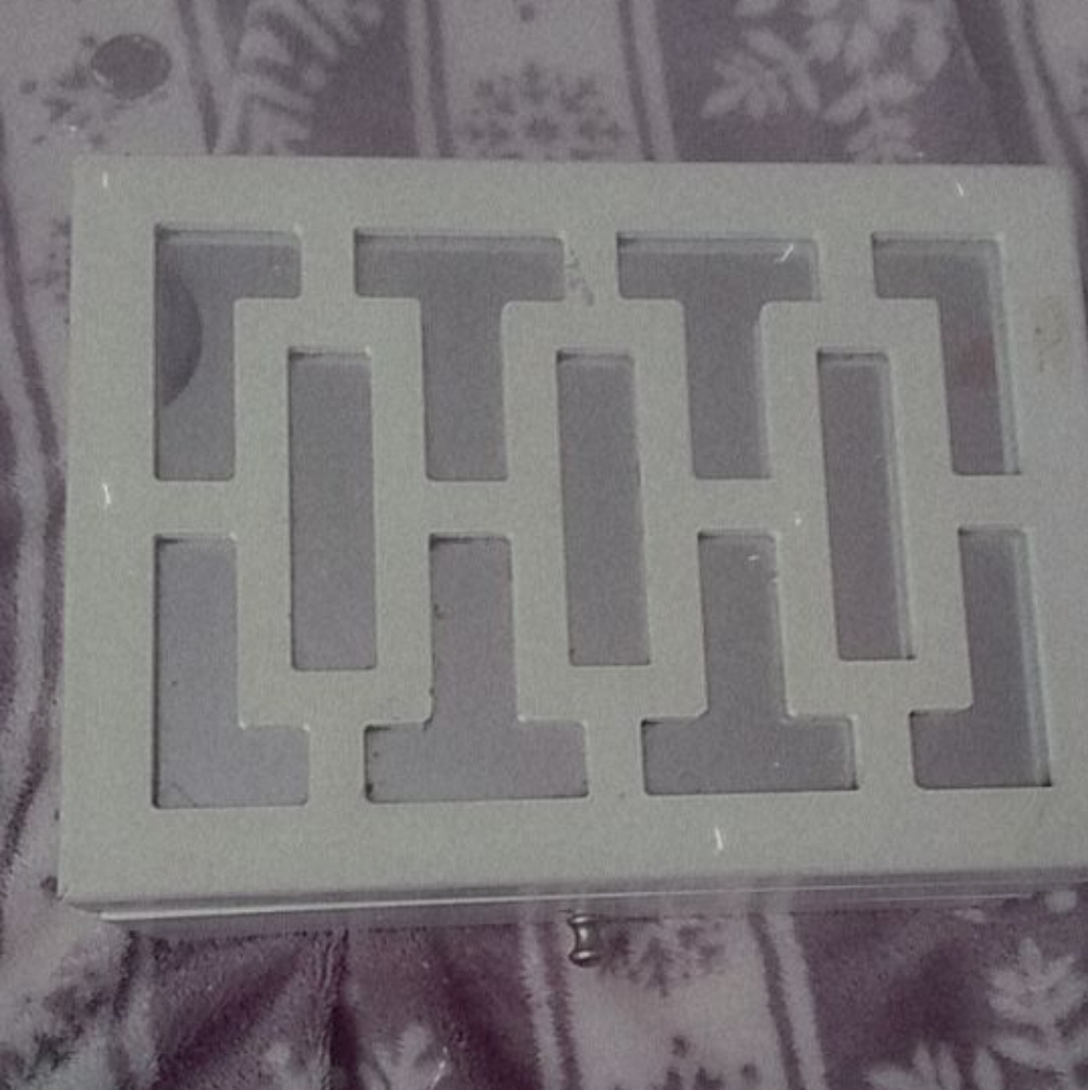 Jewelry box